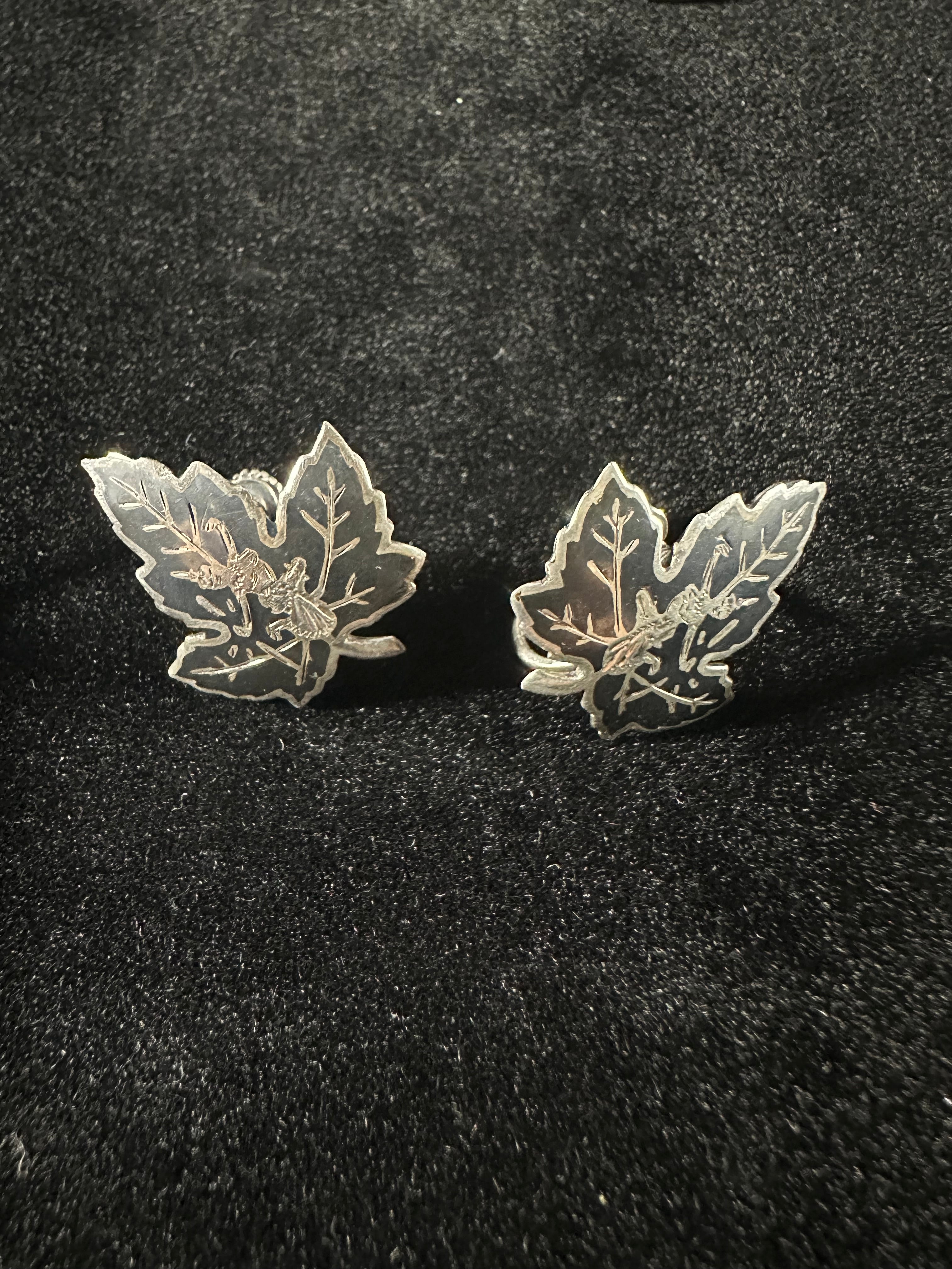 VINTAGE NIELLO SIAM STERLING SCREW BACK EARRINGS