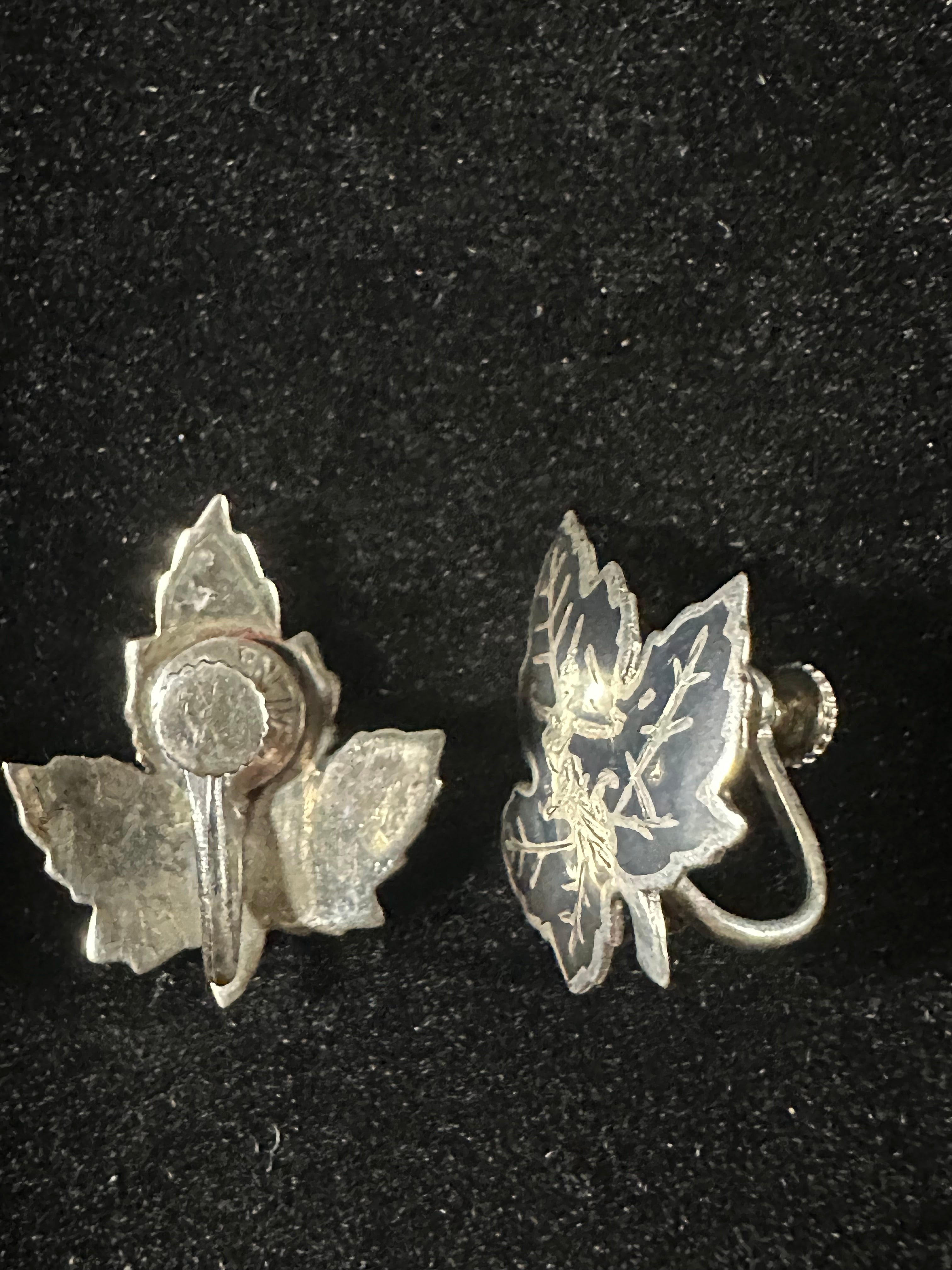 VINTAGE NIELLO SIAM STERLING SCREW BACK EARRINGS